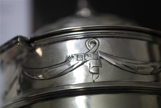 An Edwardian silver biscuit box by William Hutton & Sons Ltd, 19.5 oz.